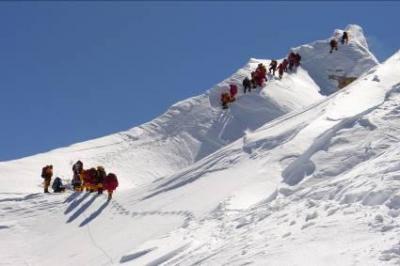 重返大自然：徒步登山
